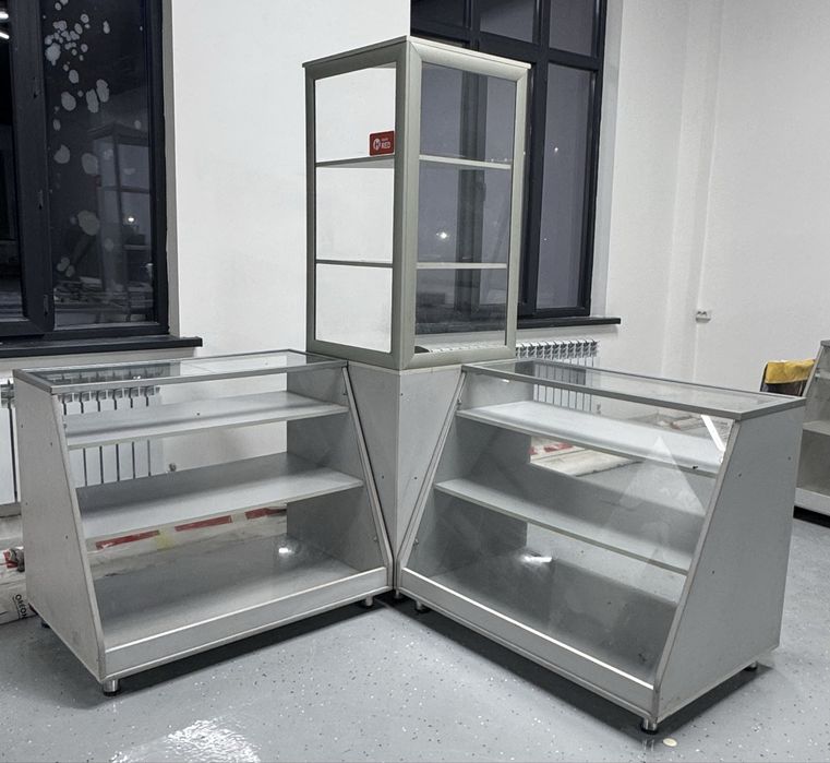 Продается стеклянный витрина