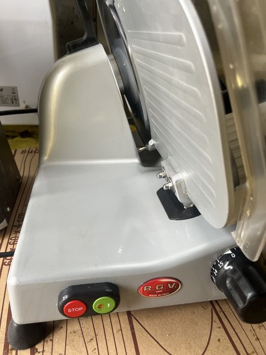 Фурна за пици, тестобъркачка, зеленчукорезачка