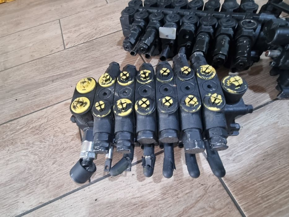 Distribuitoare jcb pe stok