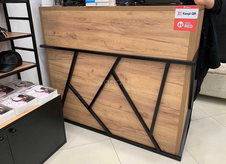 Ресепшен,рейлы,стеллажи,стоки для бутиков,магазинов!