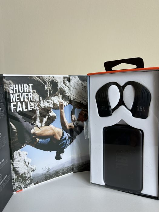 Продам оригинальные беспроводные наушники JBL by Harman