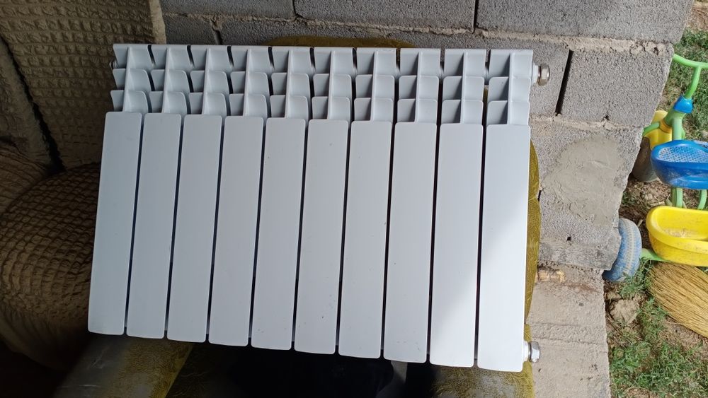 Продам радиатор-батарею на дом