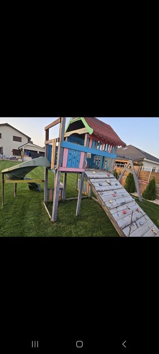 Vand loc de joaca din lemn