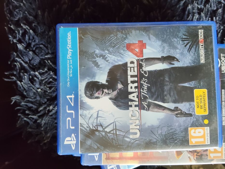 PS4 1TB cu 2 manete negociabil