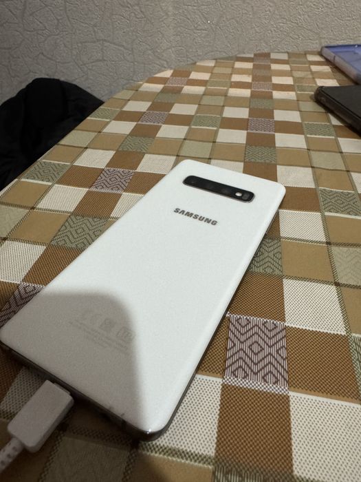 Samsung s10+. 1028gb
