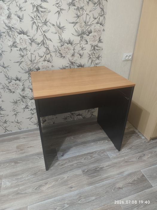 Продам стол компьютерный