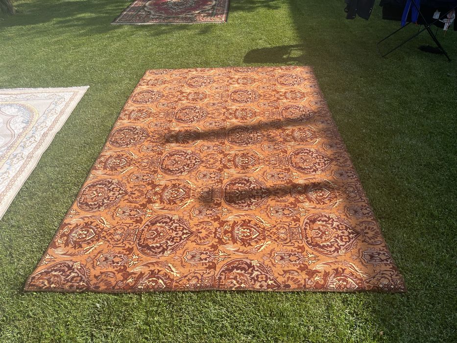 Продам б/у ковры, в хорошем состоянии