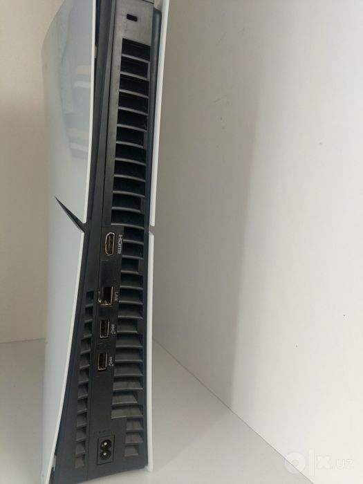 Playstation 5. На 1 терабайт. Белого цвета.