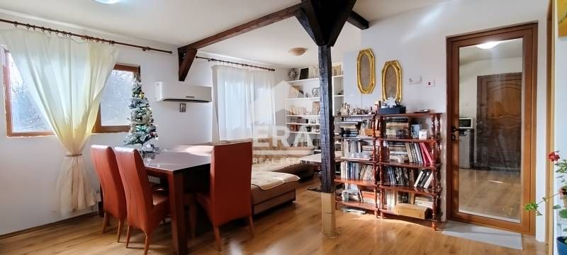 Къща с двор в Студен кладенец