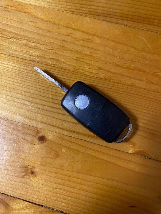 Ключ с дистанционно заключване за GOLF 4 и кора за крика в резерв.гума