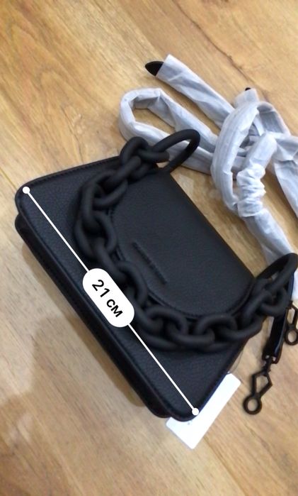 Сумка charles & keith черная