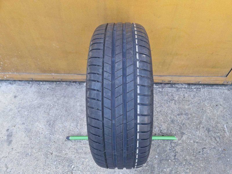 1 Bridgestone R17 225/60
лятна гума 
DOT1222