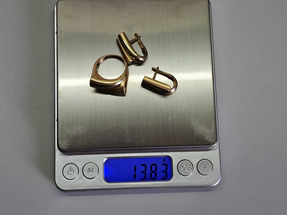 ПРОДАМ Шикарный Комплект: Cерёжки и Кольцо 585 Пробы 13.83 Грамма.