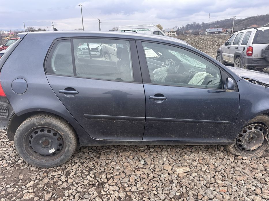 Dezmembrez Volkswagen Golf 5