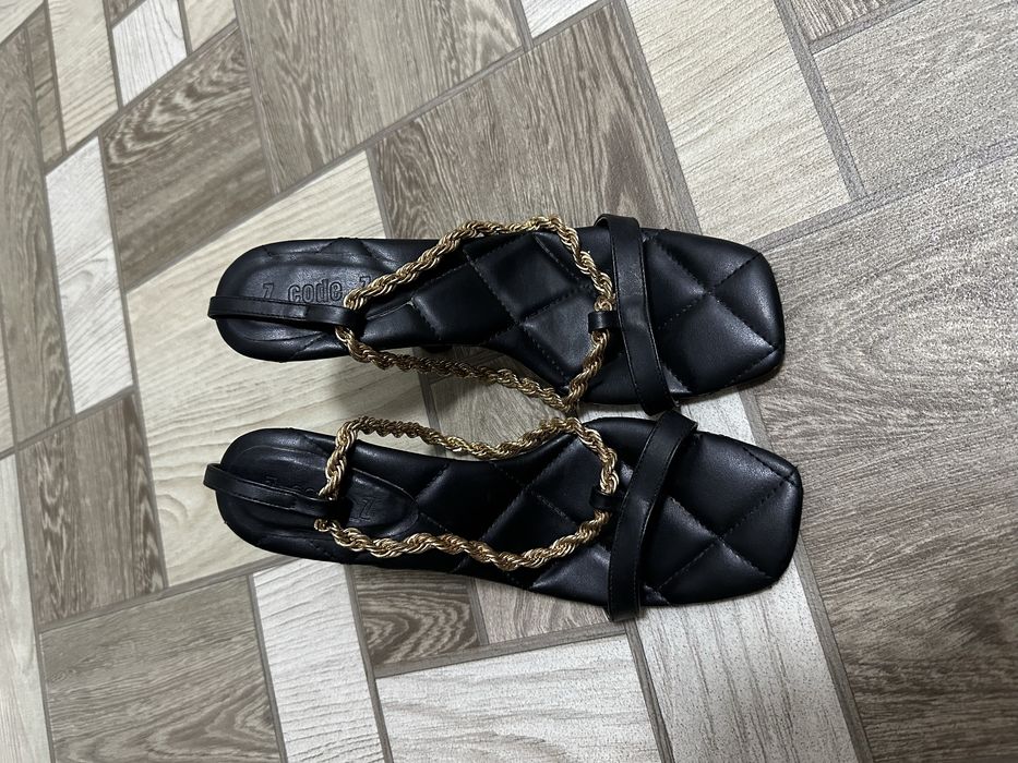 Продам босоножки 39