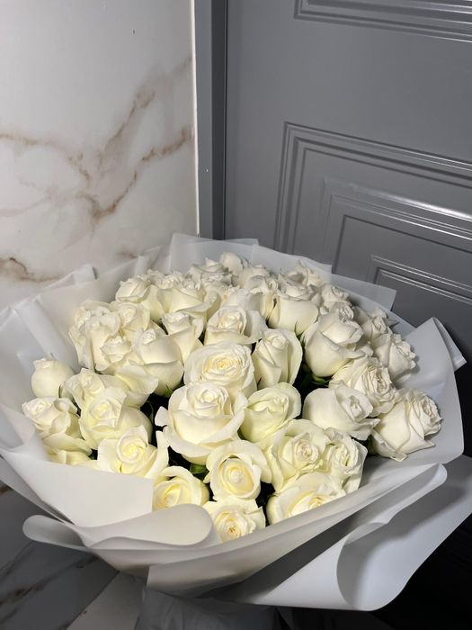 Розы белые голландские 51