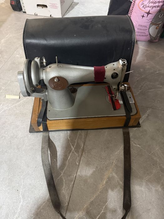Продам швейную машинку