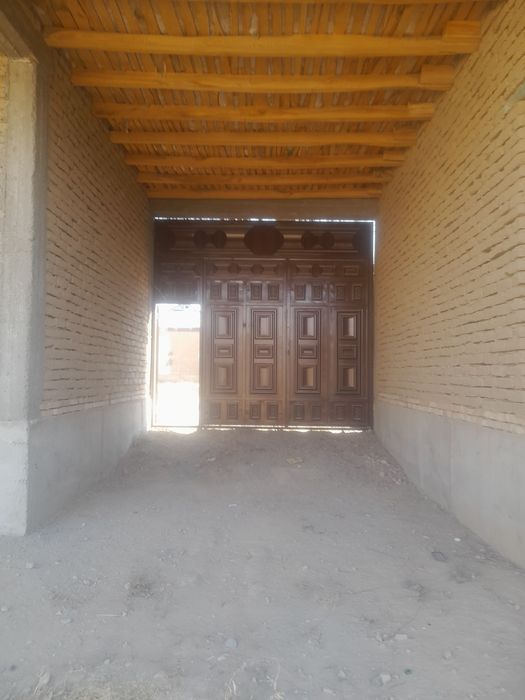 Hovli sotiladi karopka holatda