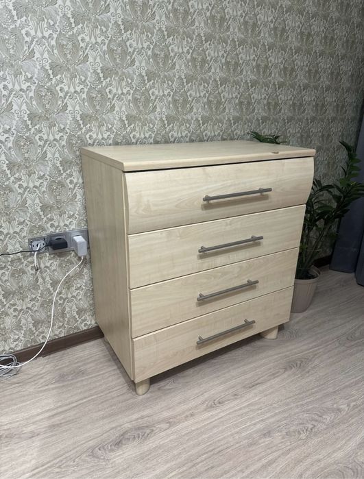 Комод с зеркалом