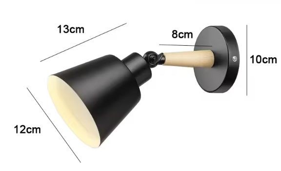 Жълта стенна лампа.