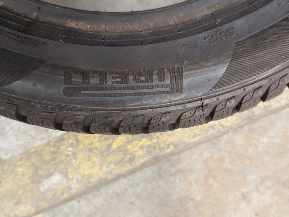 Vand 4 anvelope 225/55/18 pirelli de iarnă ca noi