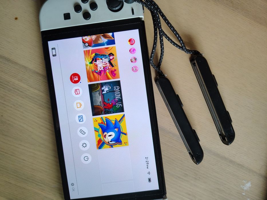 Продавам Nintendo switch OLED