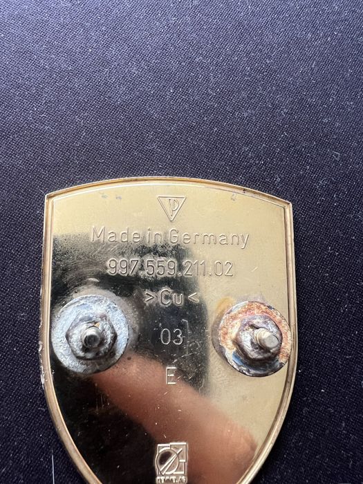 Эмблема Porsche Cayenne/911/Macan