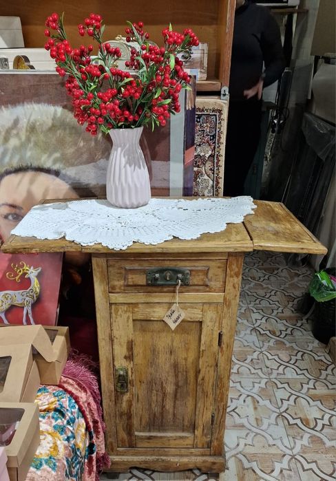 Тумбочки деревянные. Ретро.