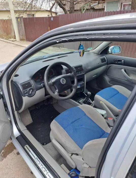 De vânzare golf 4 motor 1.6 benzina an fabricație 2002 mașina se află într-o stare foarte bună acte la zii fiscal pe loc A.C funcțional geamuri electr