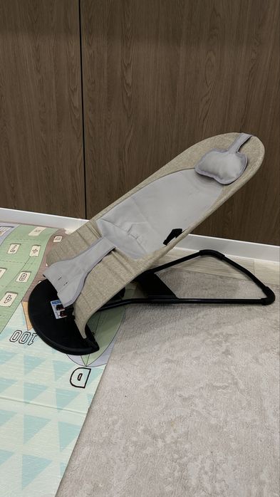 Продам шезлонг , коврик и посуду