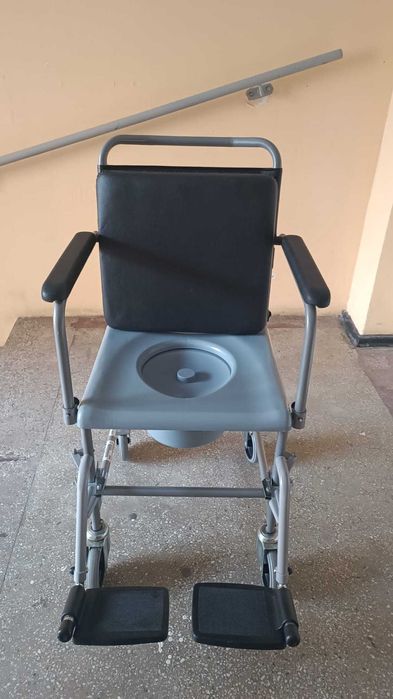 Scaun cu rotile toaleta detasabila