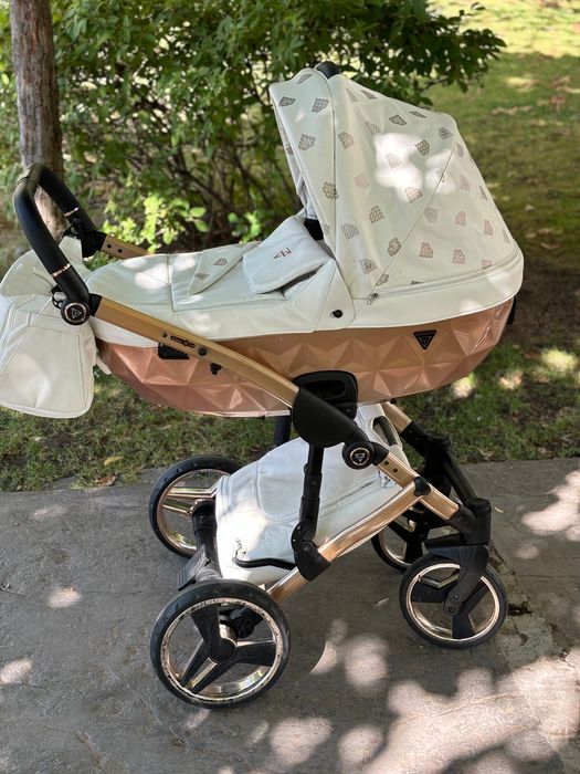 Бебешка количка Junama