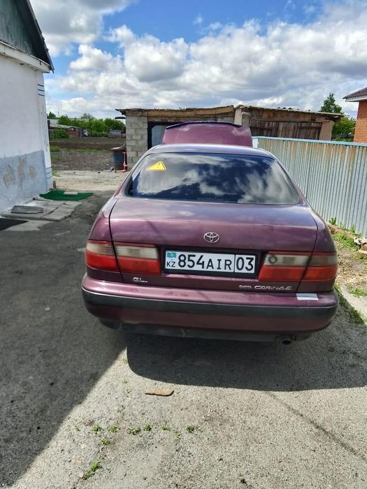 Toyota carina E б/у