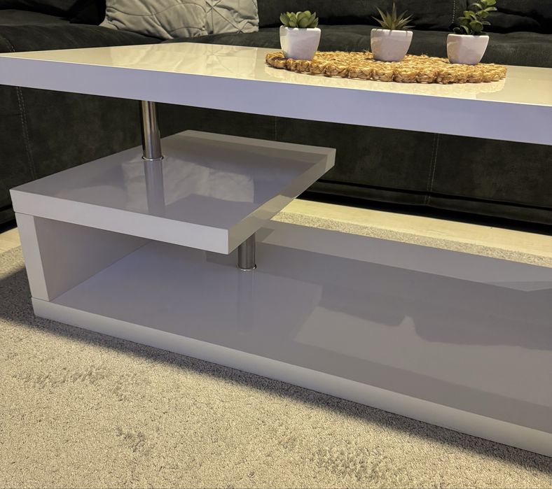 Холна маса ,бял гланц