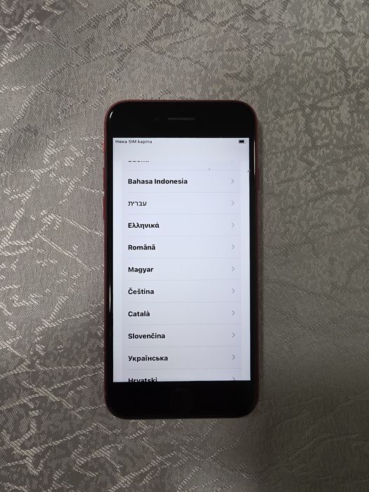 Продавам iPhone SE 2020 с 64GB