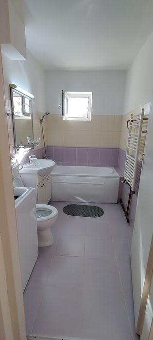 Inchiriez apartament cu 2 camere in zona Gojdu.