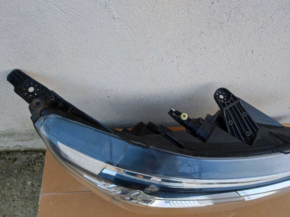 Far stanga dreapta Renault Express