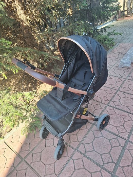 Продам детскую прогулочную коляску.