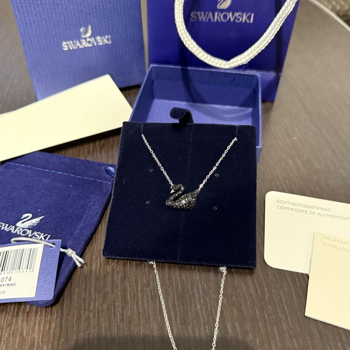 Lantisor Swarovski Black Platinum Little Swan