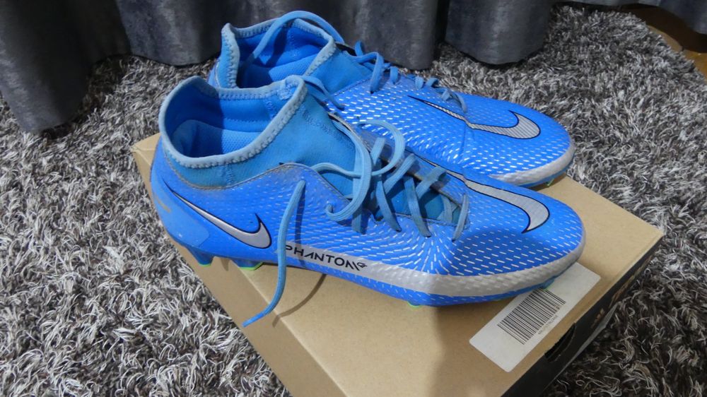 Ghete de fotbal Nike Phantom