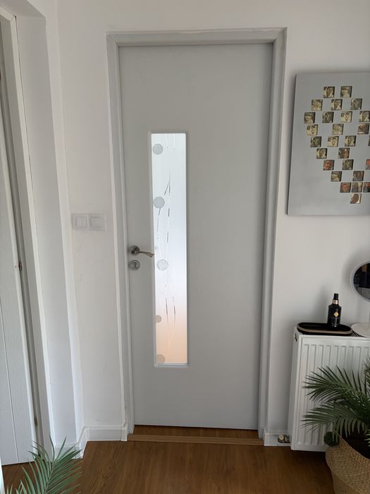 Ușa interior alba