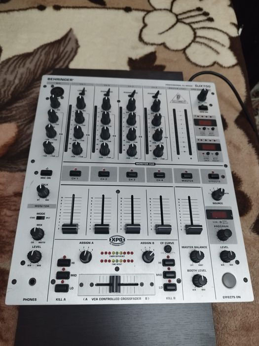 Behringer Pro Mixer DJ X 700