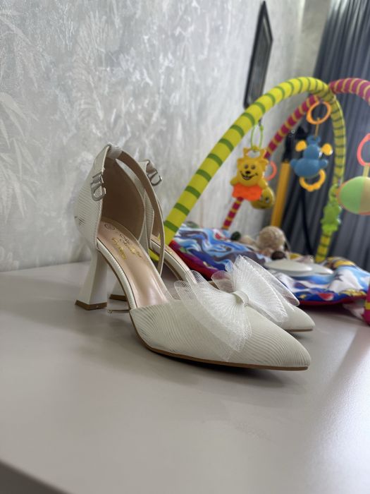 Женские туфли 39 размера