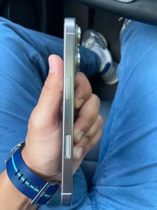 продам iphone 16 pro