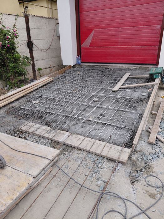 Trotuare , alei , beton periat , terase circulabile  , Garduri frontale sau laterale  cu plasa si pahare betonate