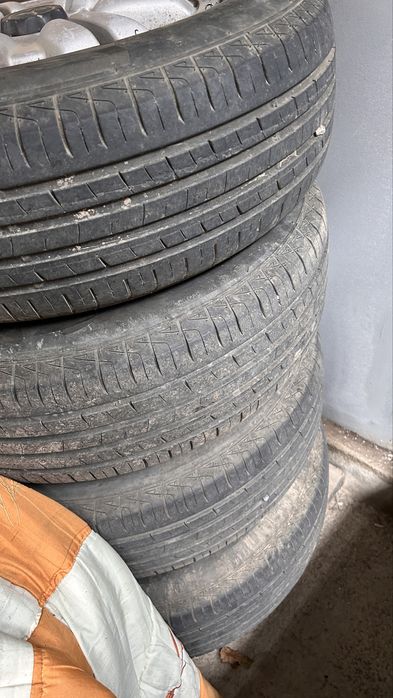 Диски с резиной.