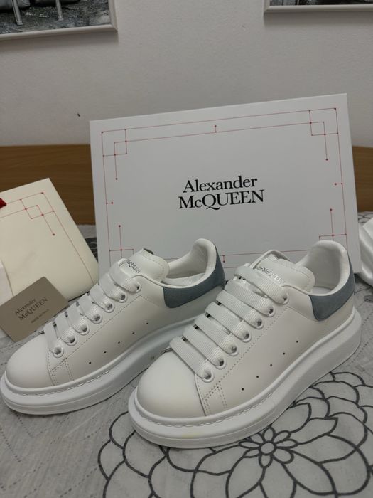 Чисто нови Alexander McQUEEN