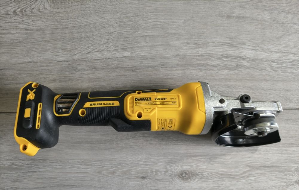 DeWalt DCG405F  polizor unghiular cu cap plat