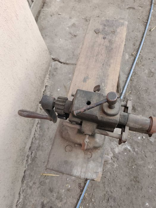 Mașina de îndoit tabla