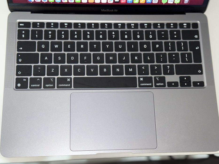 MacBook Air 13″ (2020), cip Apple M1, 8 GB RAM, 256 GB SSD